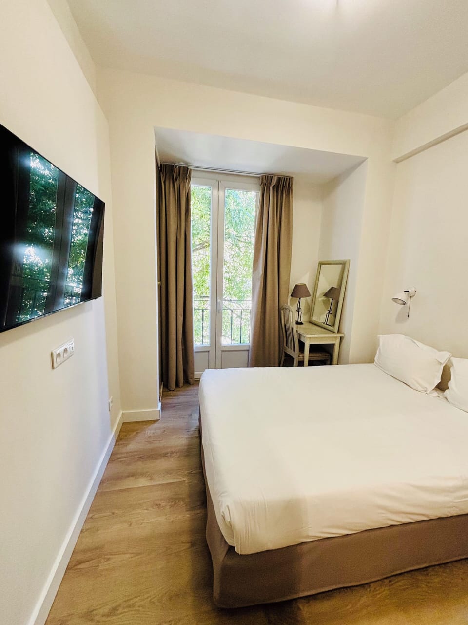 Standard Room | 1 bedroom, premium bedding, desk, blackout drapes