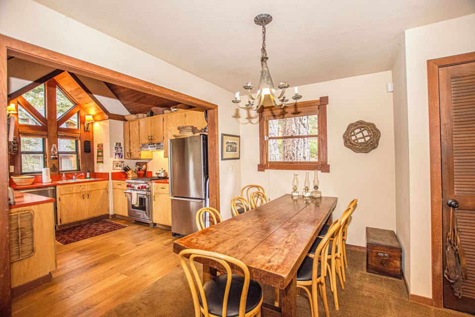 Rockwood - Dining Area and Kitchen