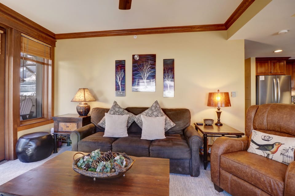 Condo, 3 Bedrooms | Living area