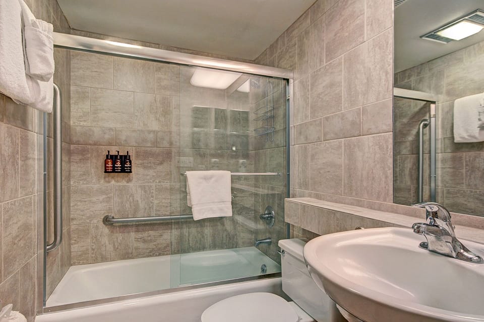 Spacious Condo in the Heart of Center Village - Pet Friendly - VS367 by Redawning Apartment in Summit County