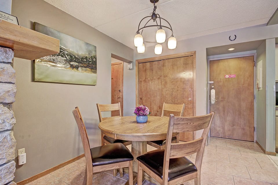 Condo, 1 Bedroom | Dining