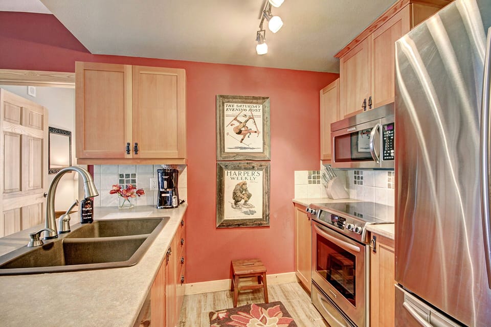 Condo, 2 Bedrooms | Private kitchen | Fridge, microwave, oven, dishwasher