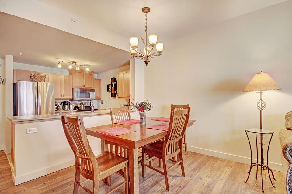 Condo, 1 Bedroom | Dining
