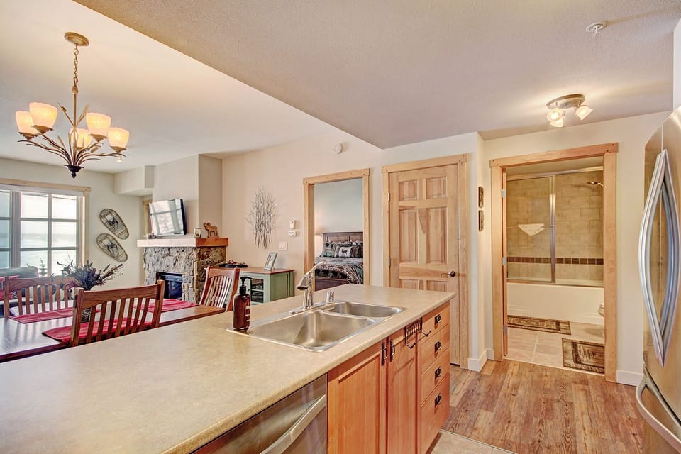 Condo, 1 Bedroom | Private kitchen | Fridge, microwave, oven, dishwasher