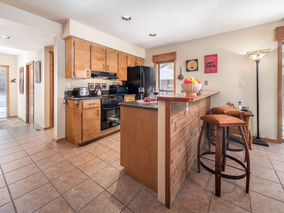 Kitchen with Breakfast Bar