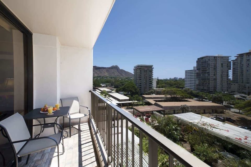 Have coffee on the balcony (lanai) with the stunning city and Diamond Head views!