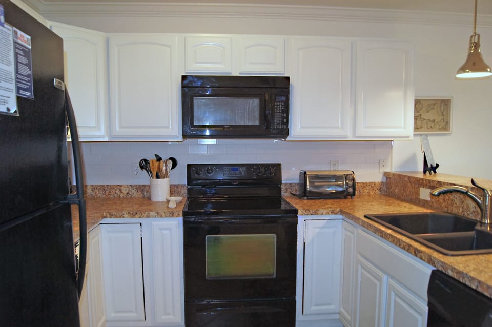Condo, 2 Bedrooms | Private kitchen | Fridge, oven, coffee/tea maker, toaster