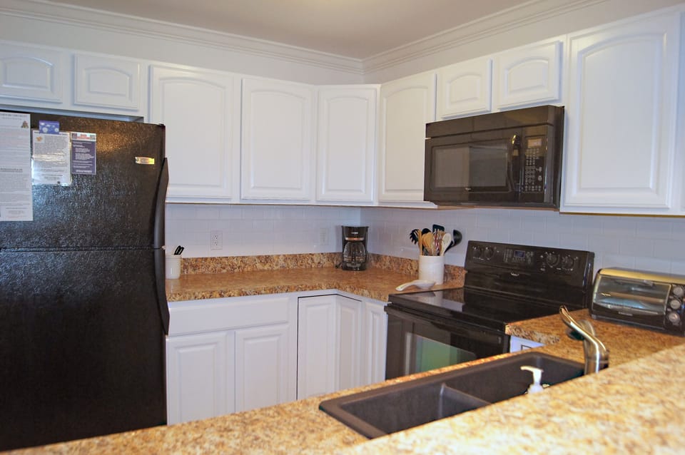 Condo, 2 Bedrooms | Private kitchen | Fridge, oven, coffee/tea maker, toaster