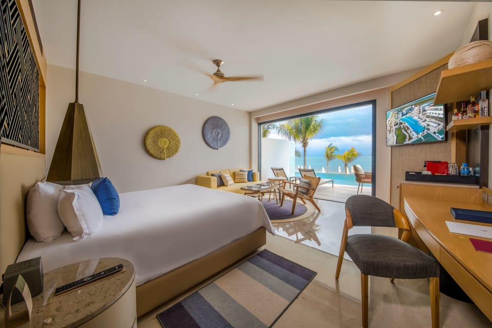 Premium bedding, pillowtop beds, free minibar, in-room safe