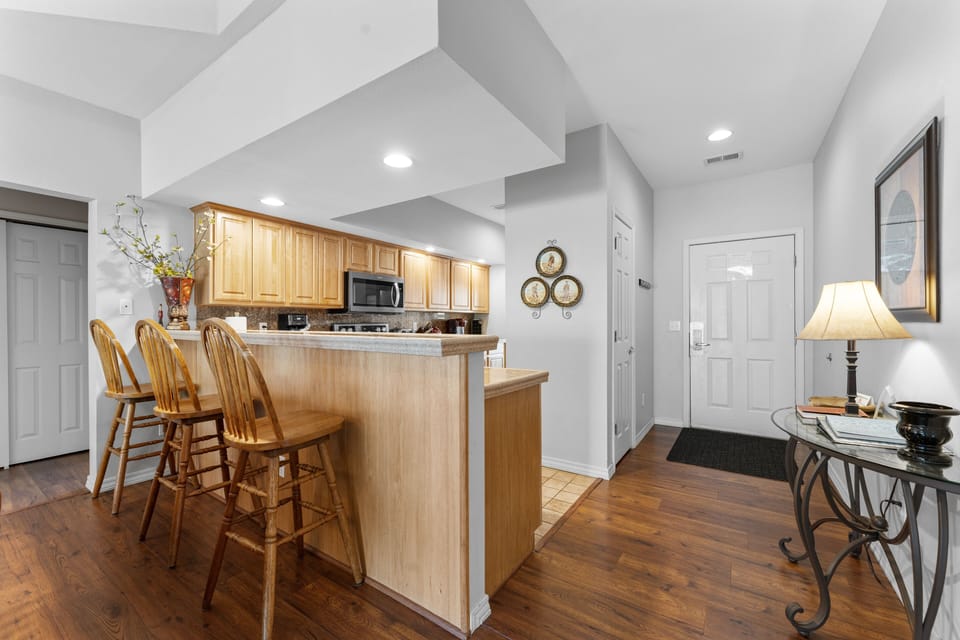 Condo, 4 Bedrooms | Private kitchen | Fridge, microwave, oven, dishwasher