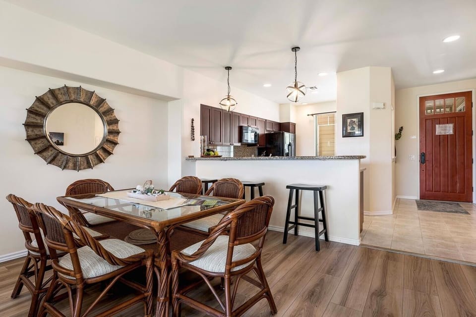 Condo, 2 Bedrooms | Dining