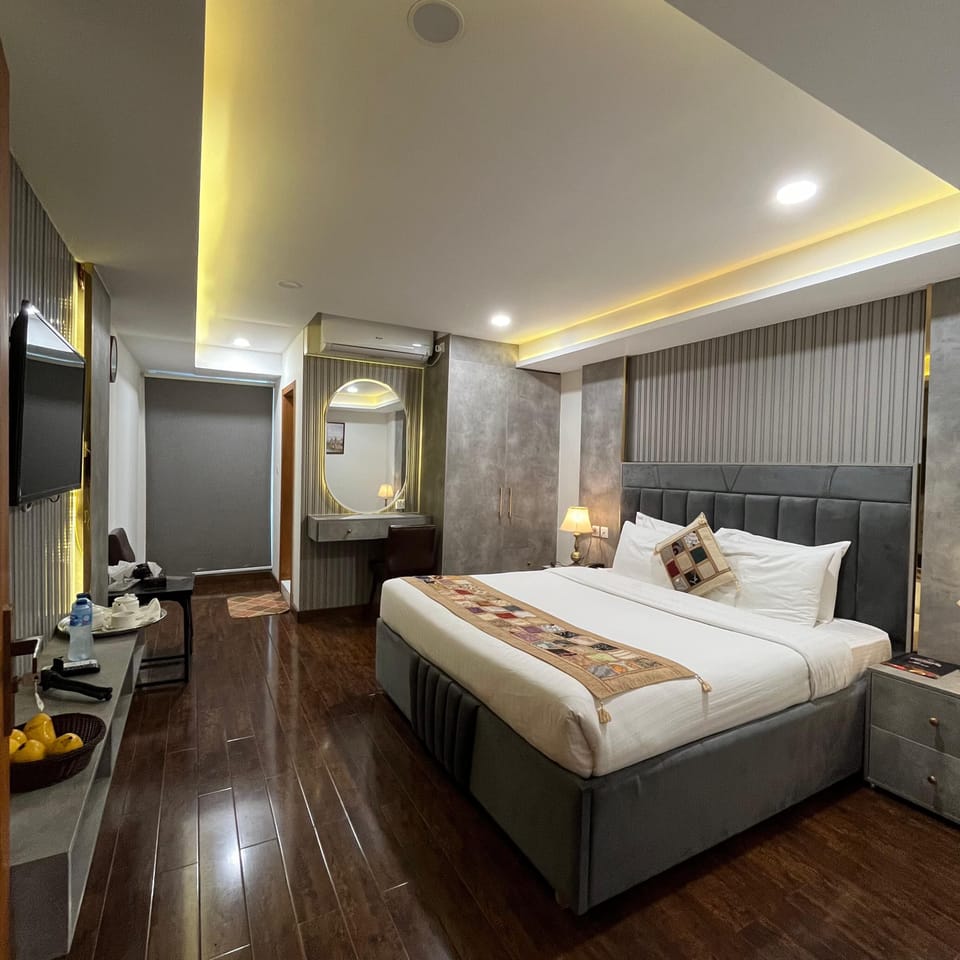 Deluxe Double Room | Premium bedding, down comforters, in-room safe, individually decorated