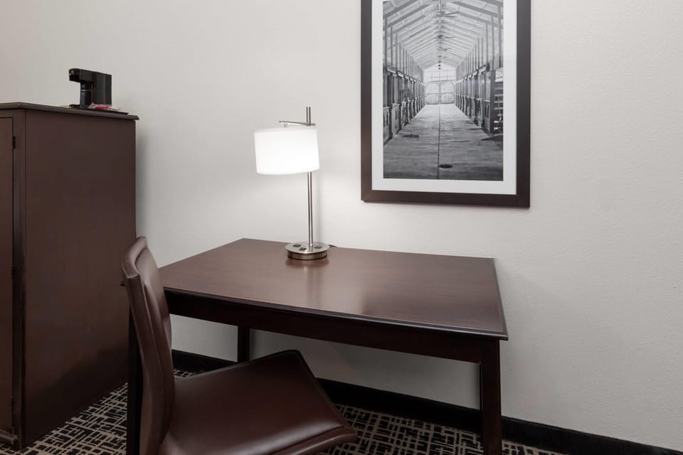 Room, 1 King Bed, Non Smoking | Premium bedding, desk, iron/ironing board, free cribs/infant beds