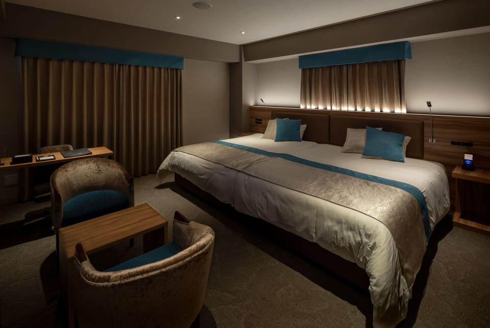 Minibar, in-room safe, blackout drapes, free WiFi