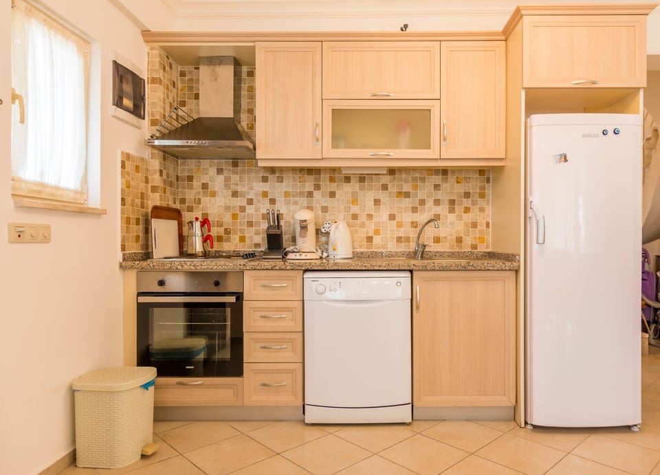 Deluxe Villa, 3 Bedrooms | Private kitchen | Fridge, microwave, oven, dishwasher