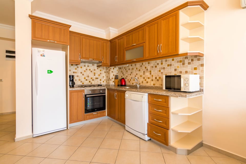 Deluxe Apartment, 3 Bedrooms | Private kitchen | Fridge, microwave, oven, dishwasher