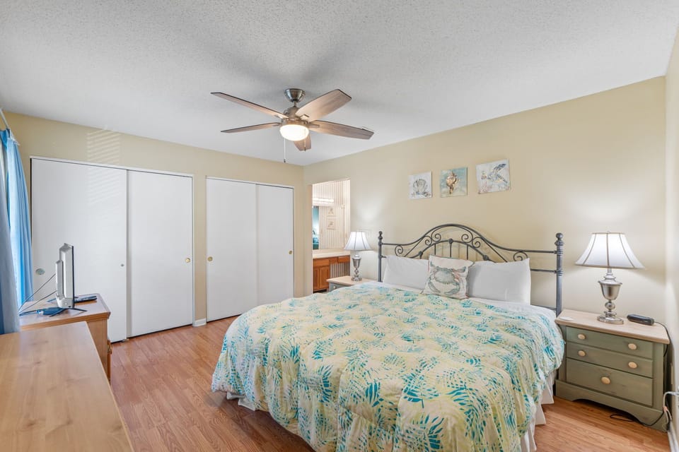 Relax in your serene bedroom with tropical bedding, ceiling fan, and ample closet space for your vacation wardrobe.