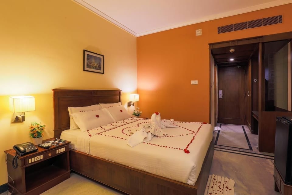 Business Double Room | Premium bedding, minibar, in-room safe, desk