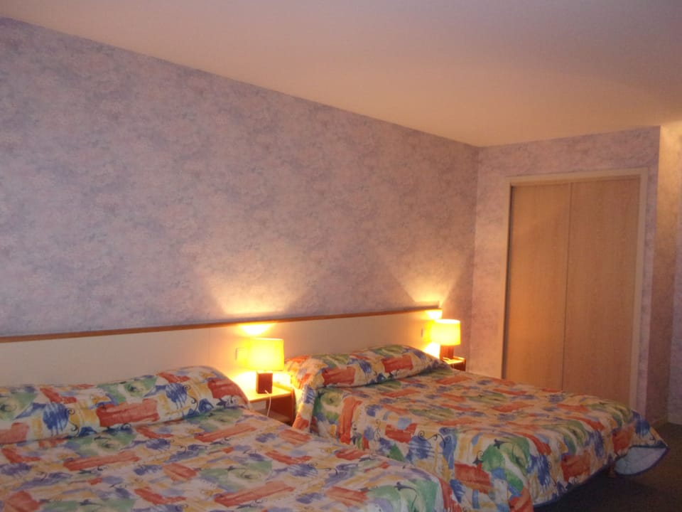 Quadruple Room | Premium bedding, desk, blackout drapes, iron/ironing board