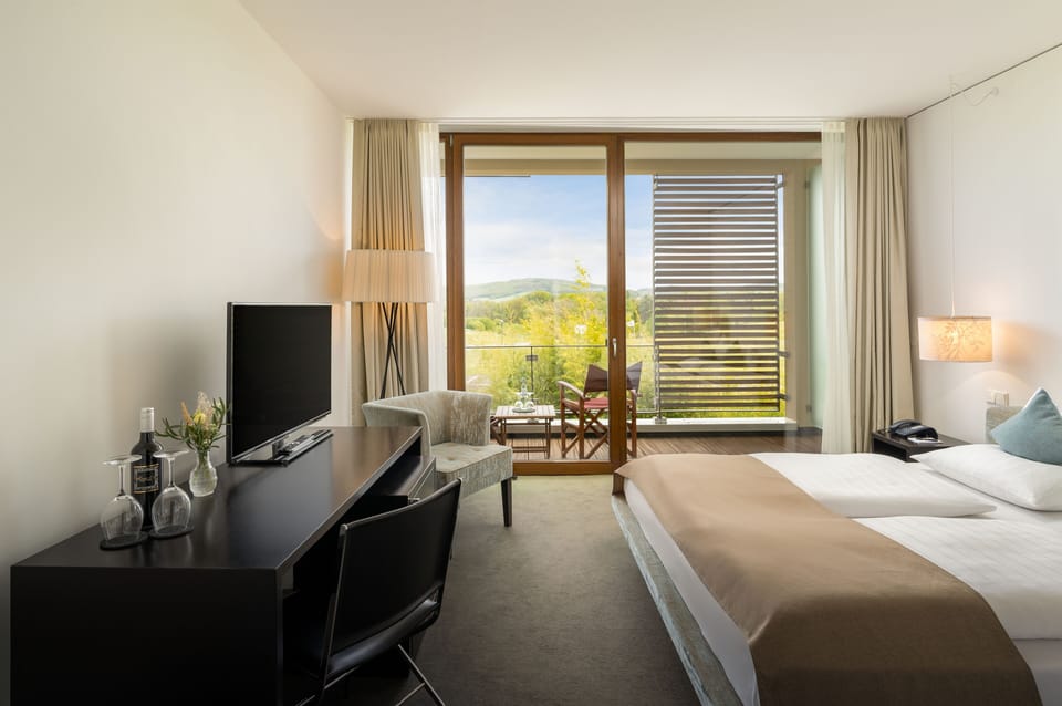 Comfort Double Room | Minibar, in-room safe, desk, soundproofing