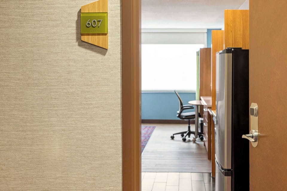 Studio, 2 Queen Beds, Accessible (Roll-in Shower) | Premium bedding, in-room safe, desk, free cribs/infant beds