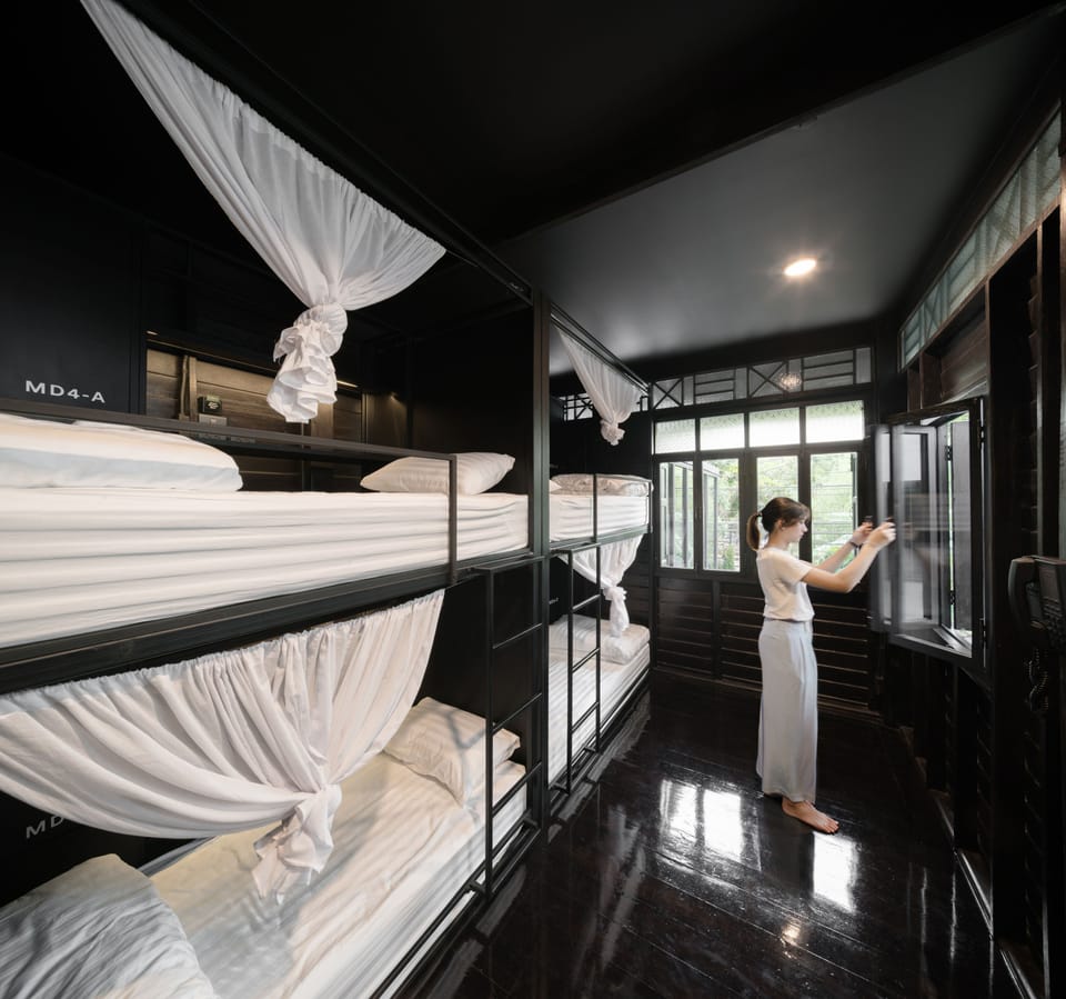 Individually furnished, laptop workspace, free WiFi, bed sheets