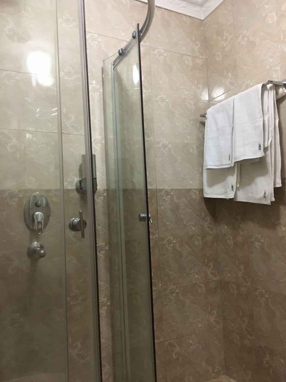 Deluxe Double Room, 1 Queen Bed, Garden View | Bathroom | Separate tub and shower, towels