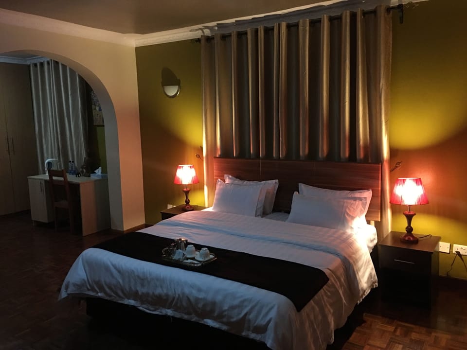 Executive Double Room, 1 King Bed, Garden View | Egyptian cotton sheets, premium bedding, Select Comfort beds, desk