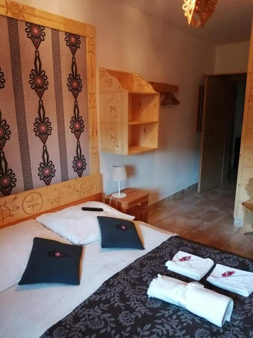 Free WiFi, bed sheets, wheelchair access