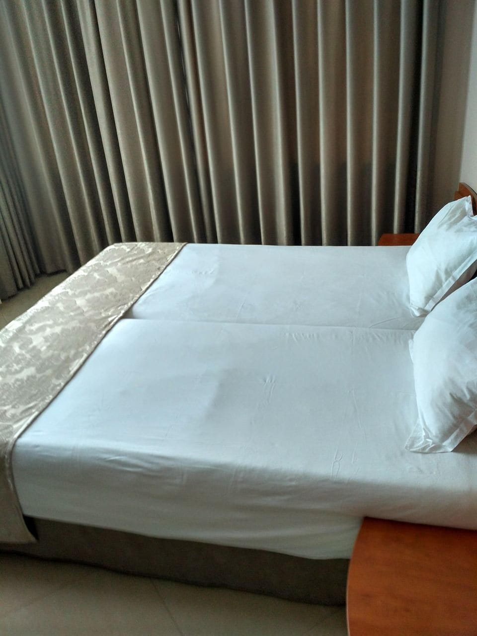 Minibar, desk, free WiFi