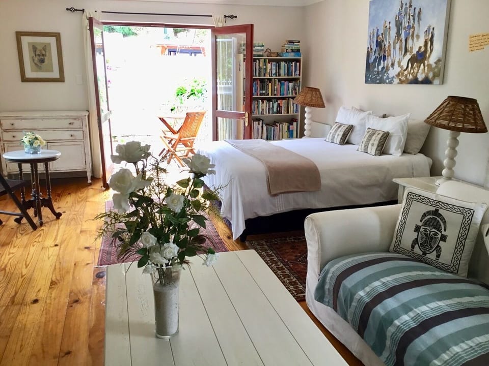 Comfort Apartment, 1 Bedroom, Kitchen, Pool View | In-room safe, desk, free WiFi, bed sheets