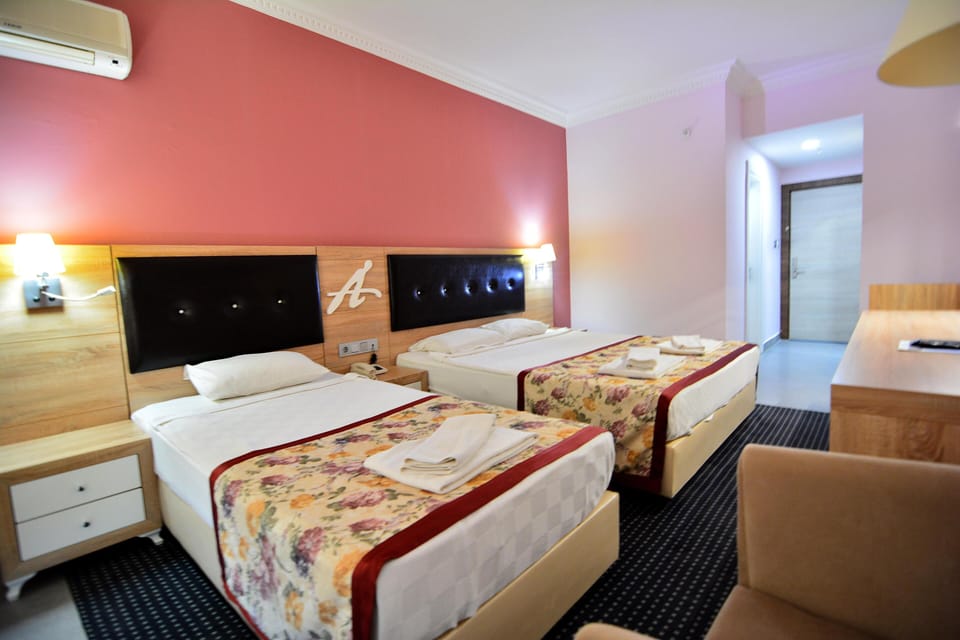Standard Double Room, Balcony | In-room safe, desk, soundproofing, WiFi (free)