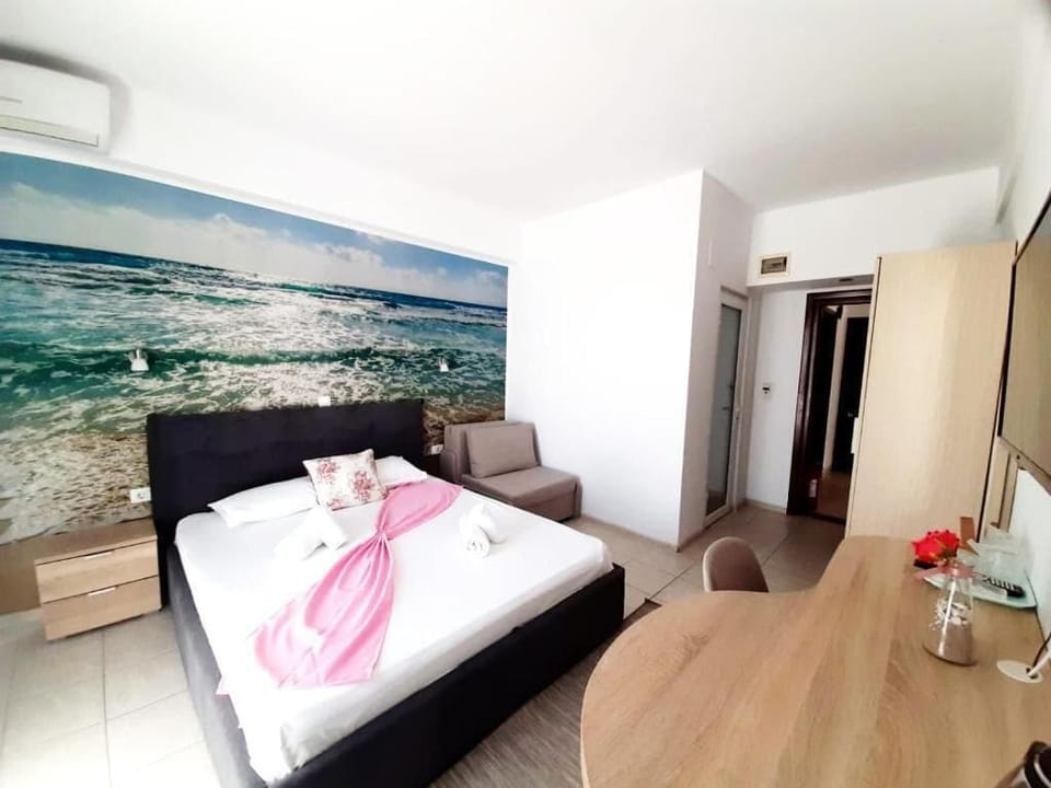 Double Room, 1 Queen Bed with Sofa bed, Lake View | Desk, free WiFi, bed sheets