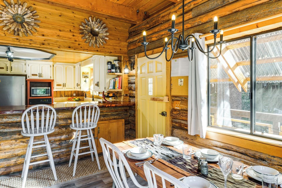 Dining Area | Dishware & Flatware | Main Level