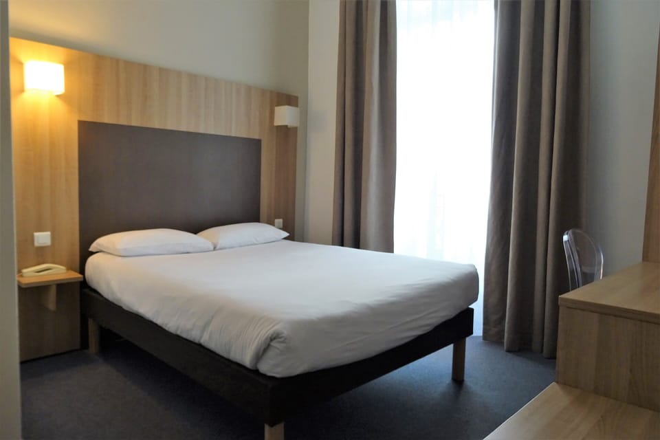 Comfort Double Room, 1 Double Bed | Desk, blackout drapes, free WiFi, bed sheets