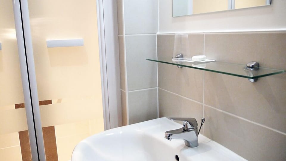 Bathroom sink