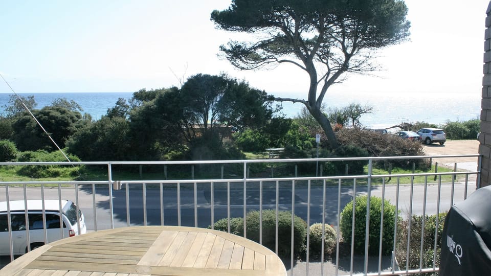 Upstairs balcony with Weber BBQ ,outdoor setting for 6. Great views.
