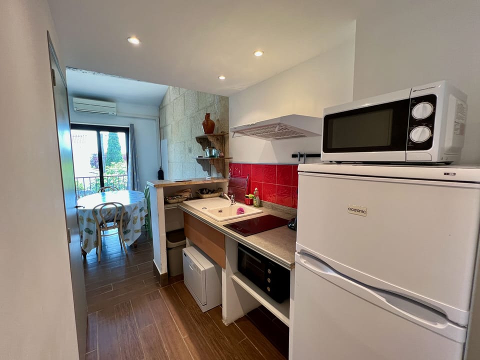 Signature Apartment, 3 Bedrooms, Pool Access (LUCIEN CLERGUE) | Private kitchen | Stovetop, electric kettle, highchair, cookware/dishes/utensils