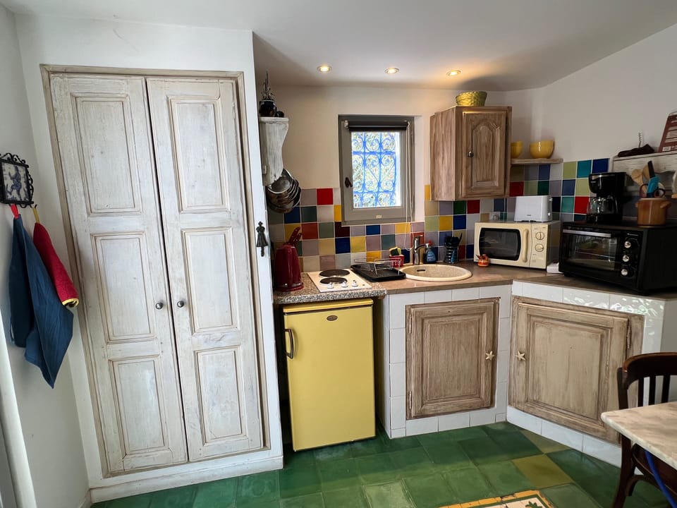 Signature Cottage, 1 Bedroom, Pool Access (MAZET BEAUDUC) | Private kitchen | Stovetop, electric kettle, highchair, cookware/dishes/utensils