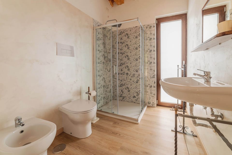 Double or Twin Room, Sea View | Bathroom | Shower, free toiletries, hair dryer, bidet