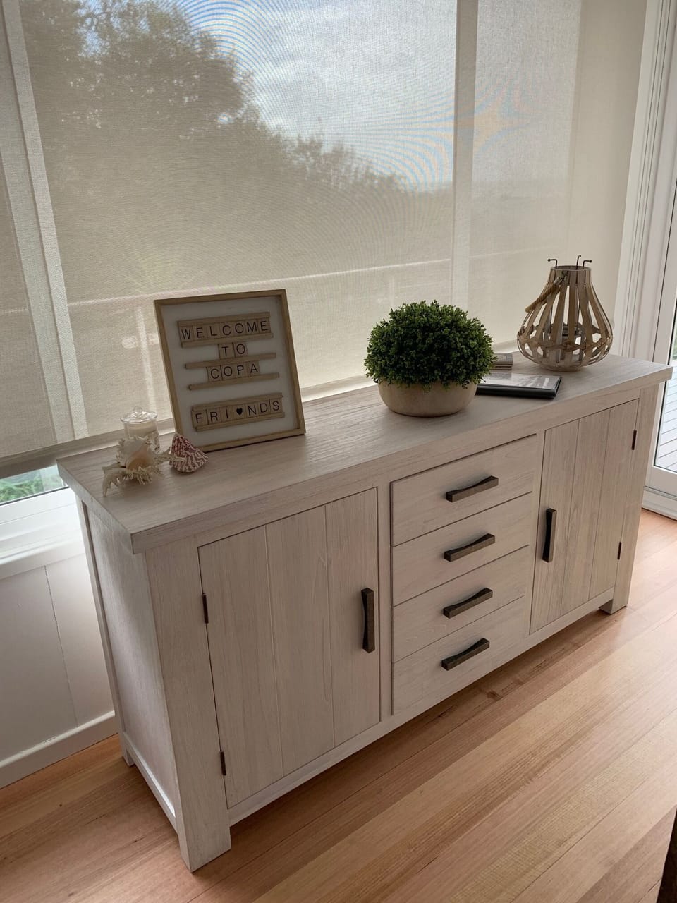 Dining console
