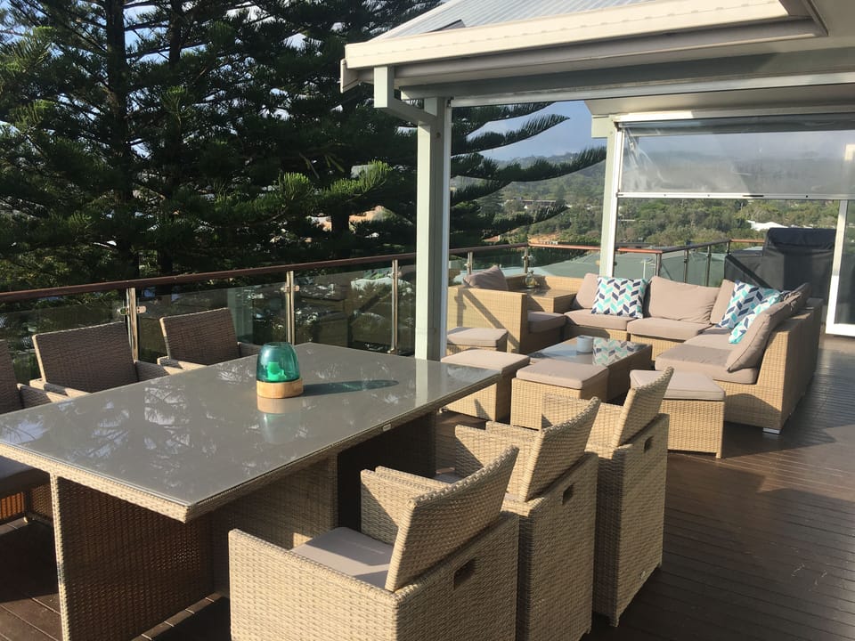 Level 2 lower- Outdoor dining and lounge 