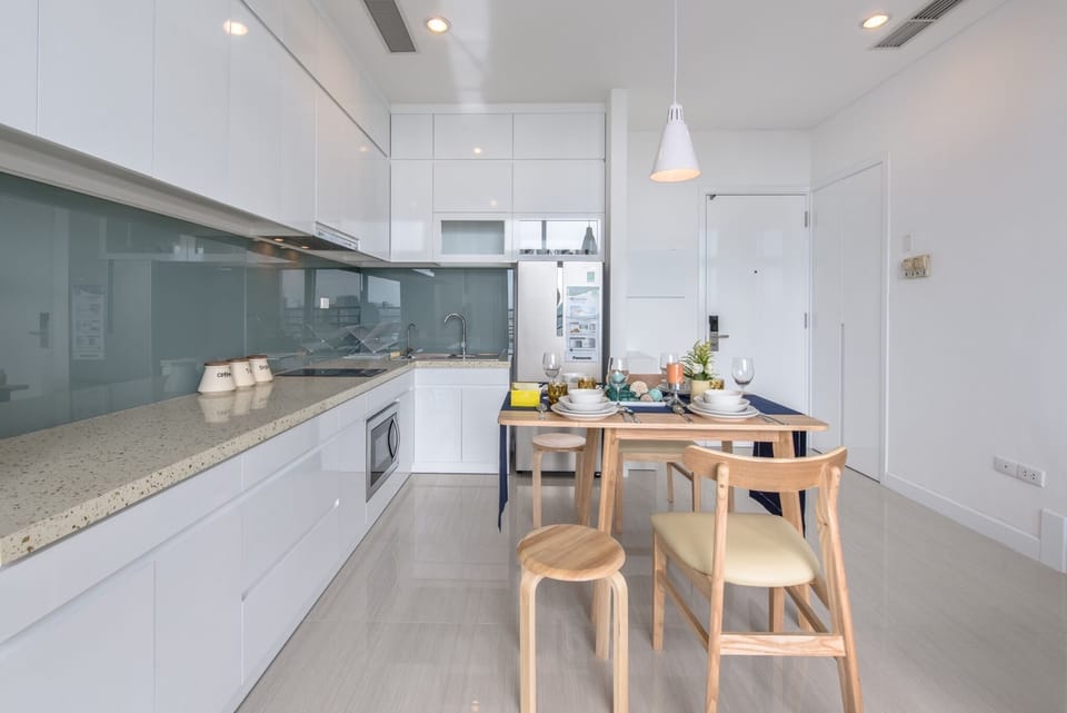 Executive Apartment, 1 Bedroom | Private kitchenette | Fridge, microwave, stovetop, cookware/dishes/utensils