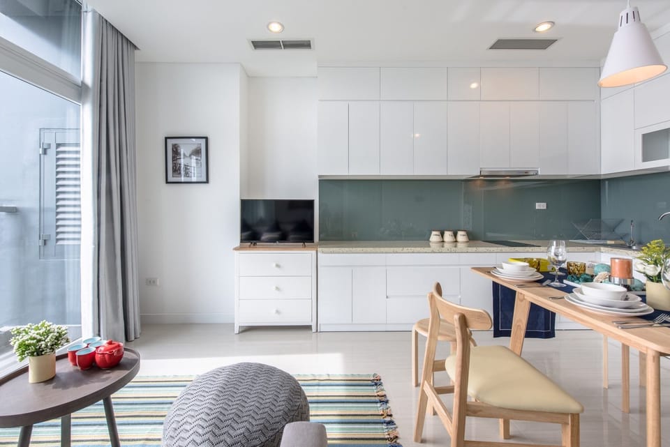 Executive Apartment, 1 Bedroom | Living room | Flat-screen TV