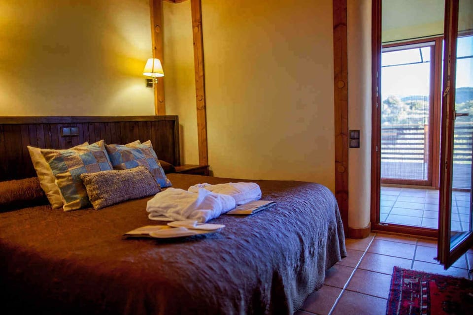 Double Room, Balcony, Mountain View | Desk, blackout drapes, cribs/infant beds, rollaway beds