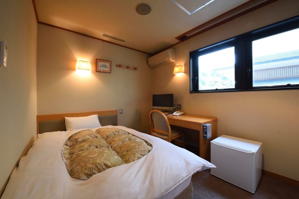 Run of House | In-room safe, desk, WiFi (free), bed sheets