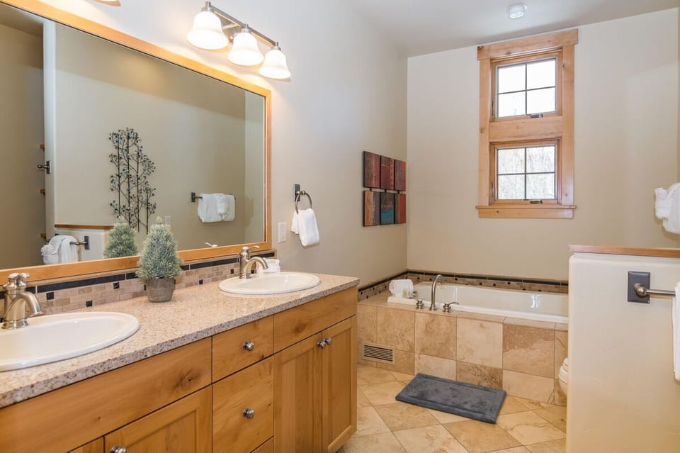 Gorgeous Primary bathroom with tub