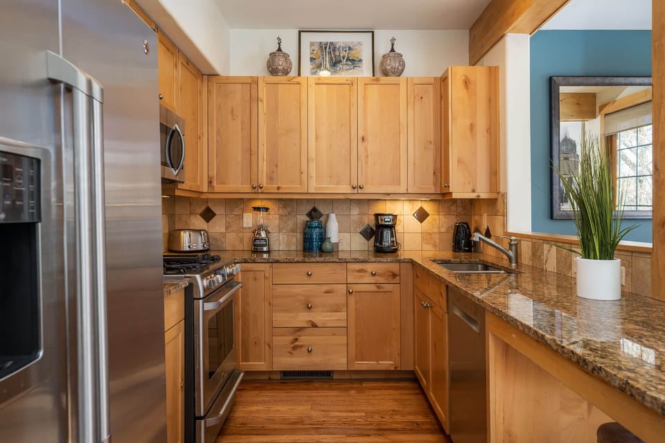 Plenty of counter space for the chef in your group