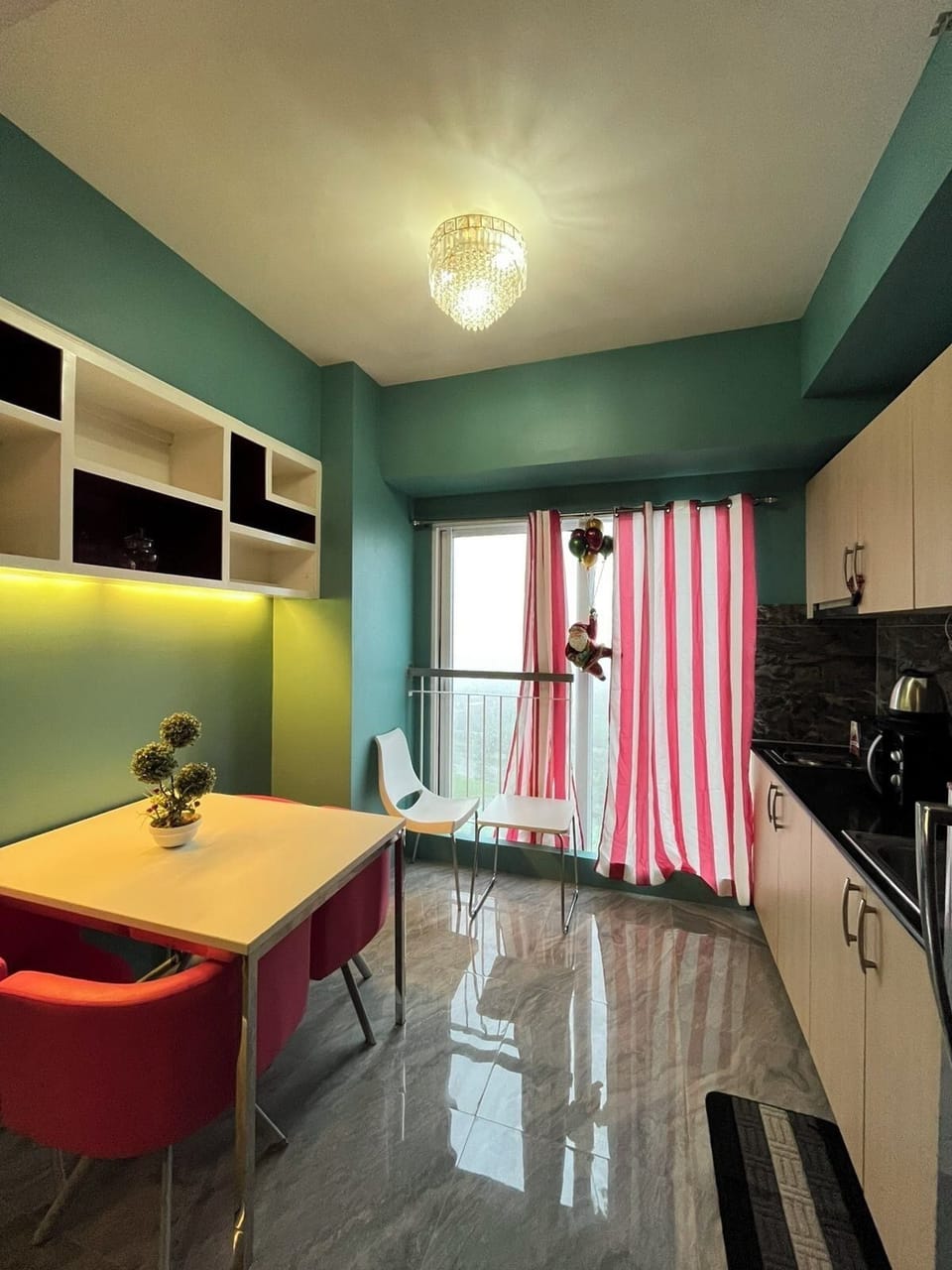 Design Condo, 1 Queen Bed, Corner | 1 bedroom, in-room safe, desk, soundproofing