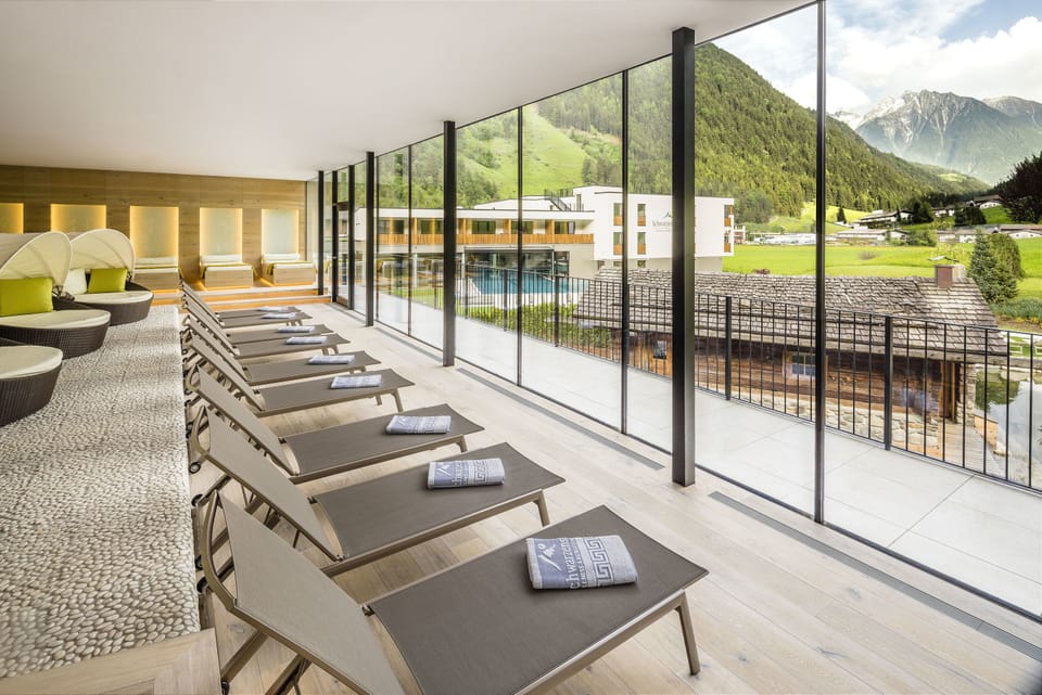 Sauna, steam room, Turkish bath, body treatments, aromatherapy